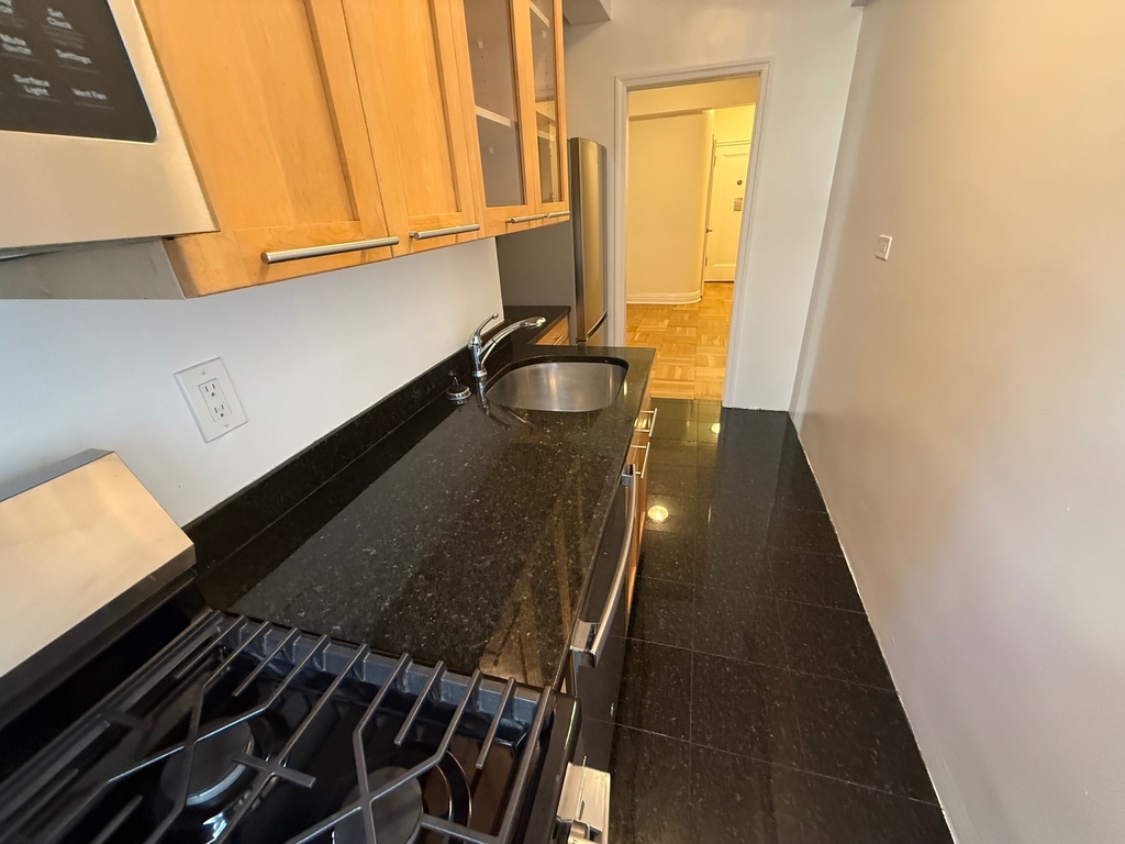 141 East 56th Street - Photo 5