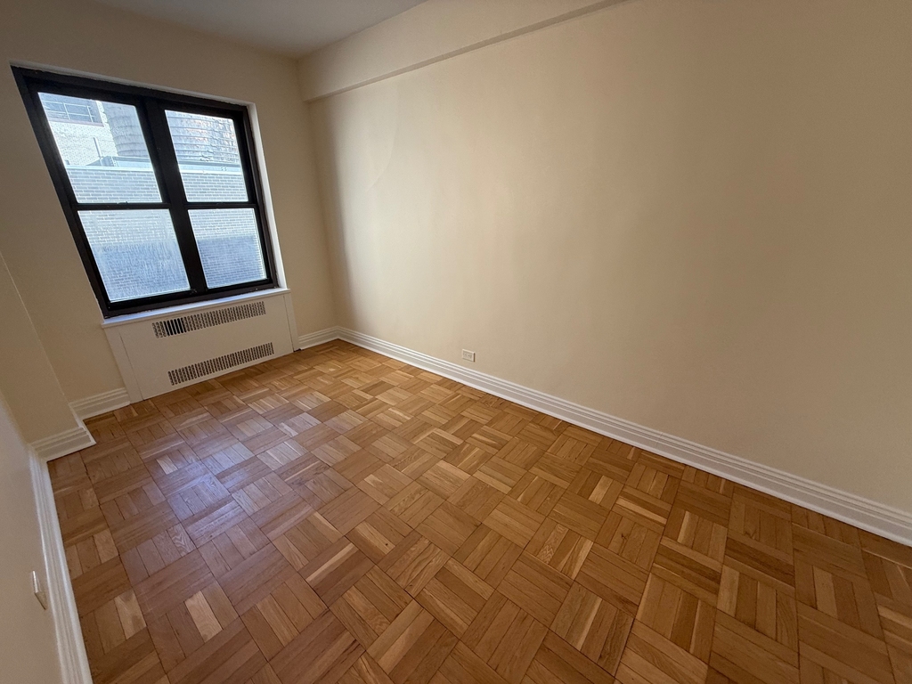 141 East 56th Street - Photo 9