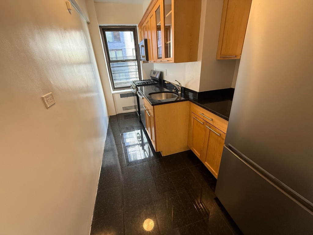 141 East 56th Street - Photo 4