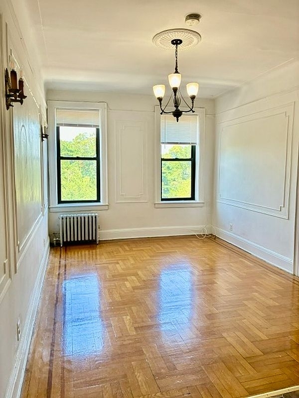 Colonial Road - Photo 0
