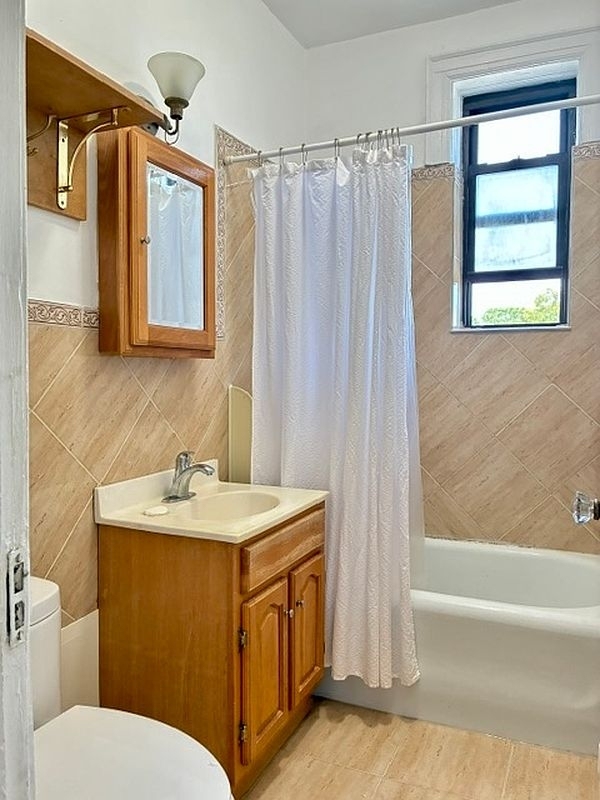 Colonial Road - Photo 4