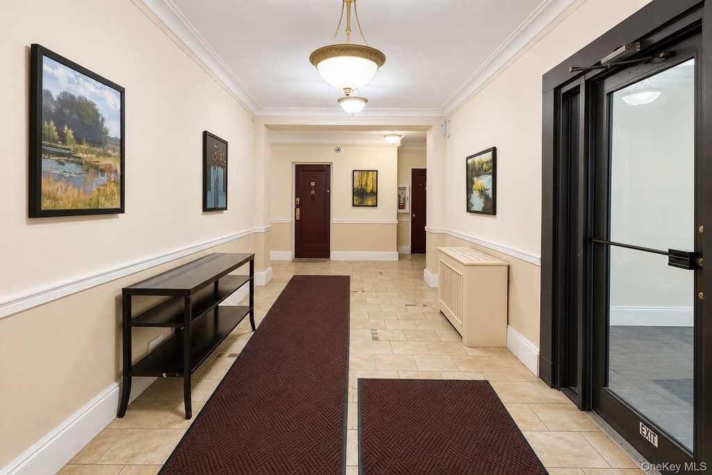 472 Gramatan Avenue - Photo 9