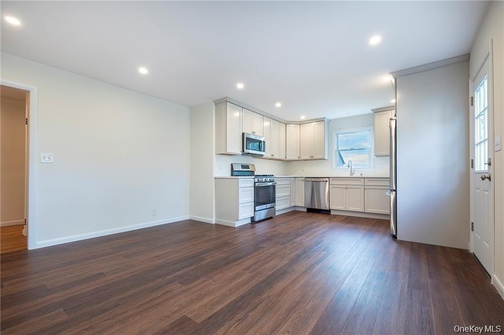 107 E Woodside Avenue - Photo 8