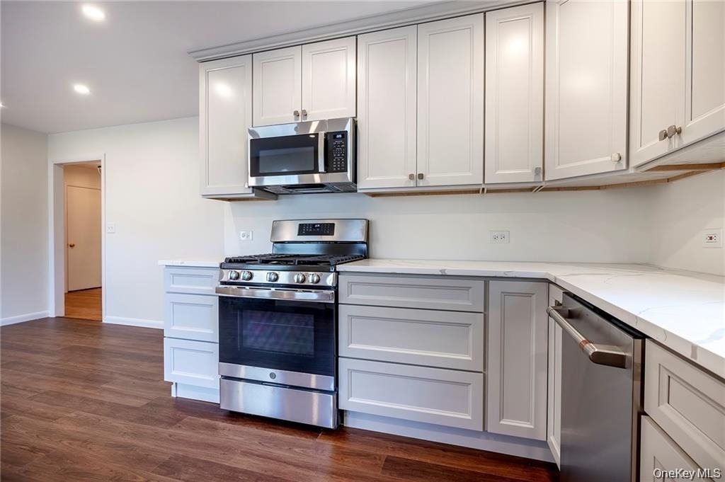 107 E Woodside Avenue - Photo 4