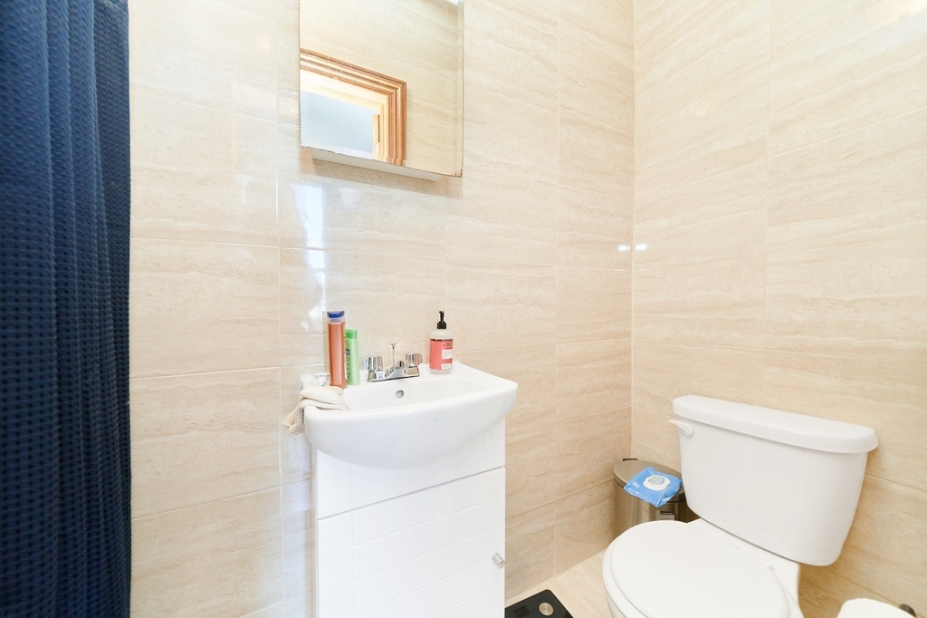 362 W 36th Street - Photo 6