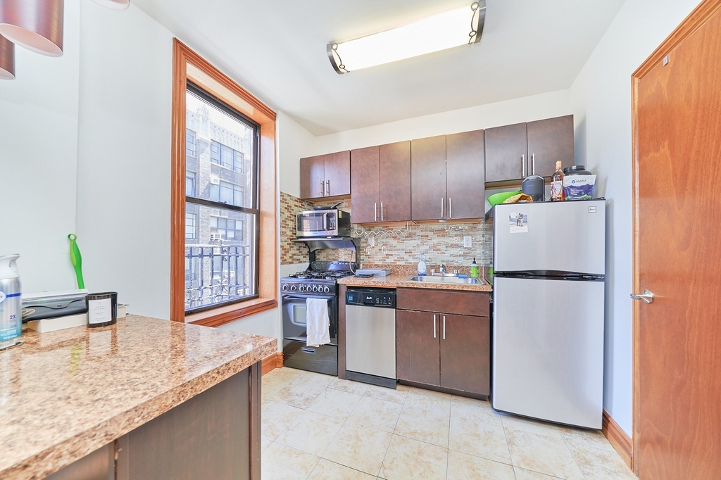 362 W 36th Street - Photo 5