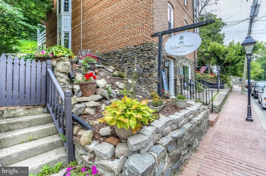 1567 Renate Drive - Photo 40