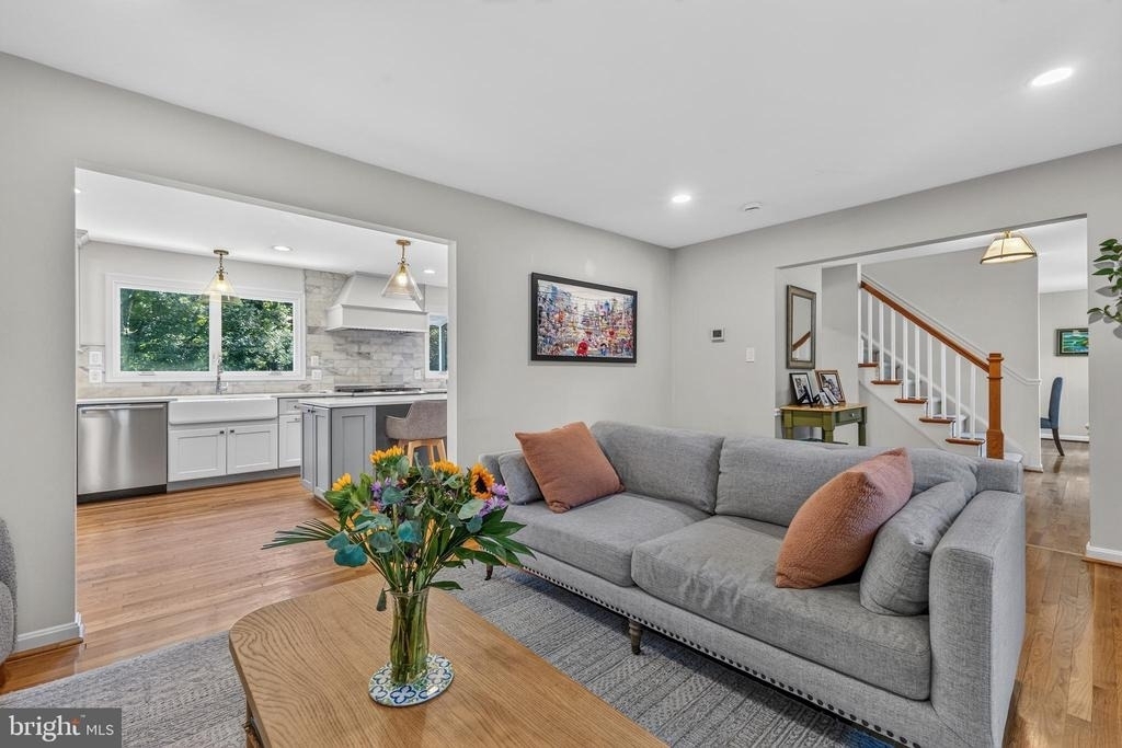 723 Forest Ridge Drive - Photo 7