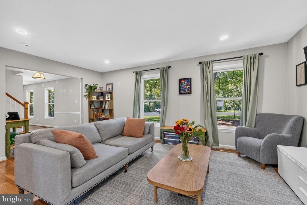 723 Forest Ridge Drive - Photo 6