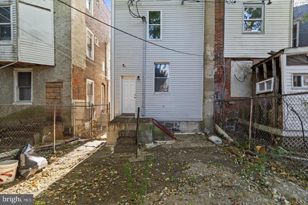 5237 Chester Avenue - Photo 15