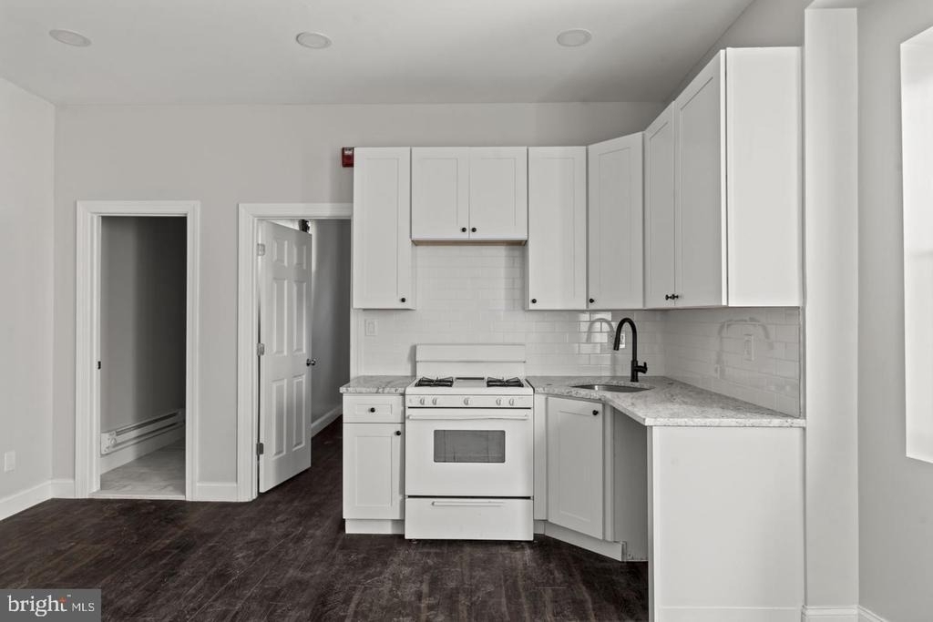 5237 Chester Avenue - Photo 2