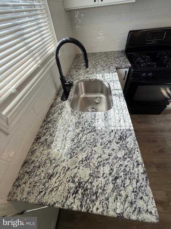 2140 E Ann Street - Photo 3
