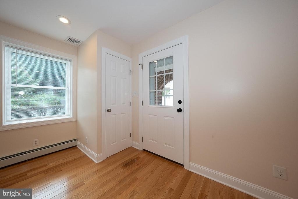 107 W Circular Avenue - Photo 9