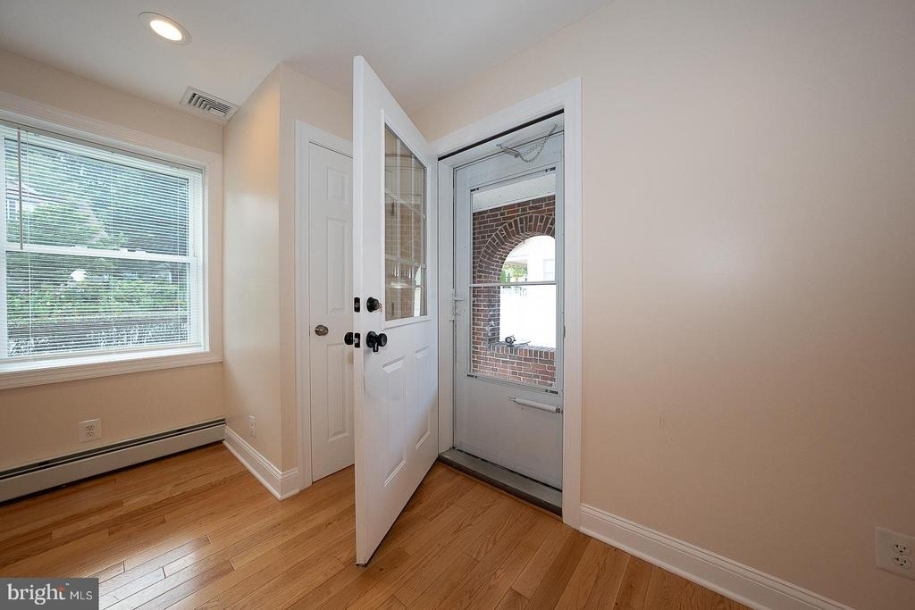 107 W Circular Avenue - Photo 4