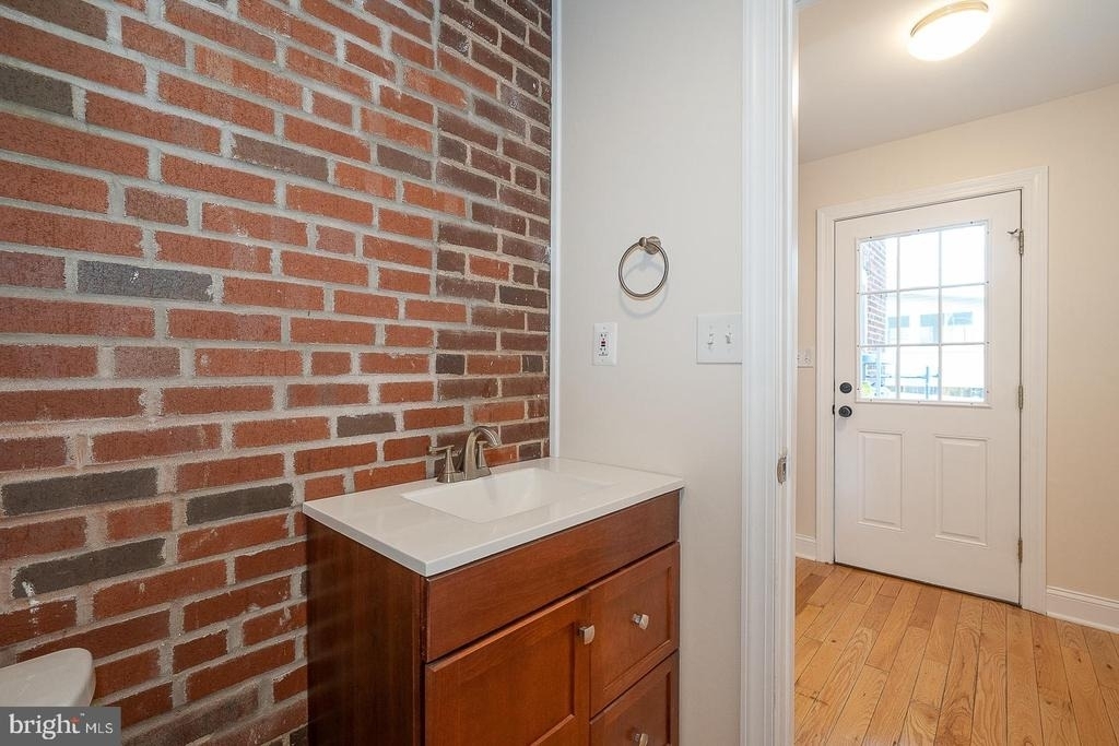 107 W Circular Avenue - Photo 23