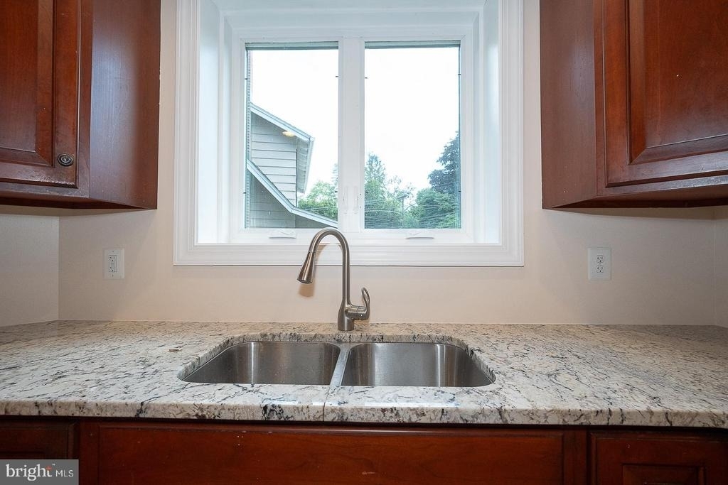107 W Circular Avenue - Photo 19