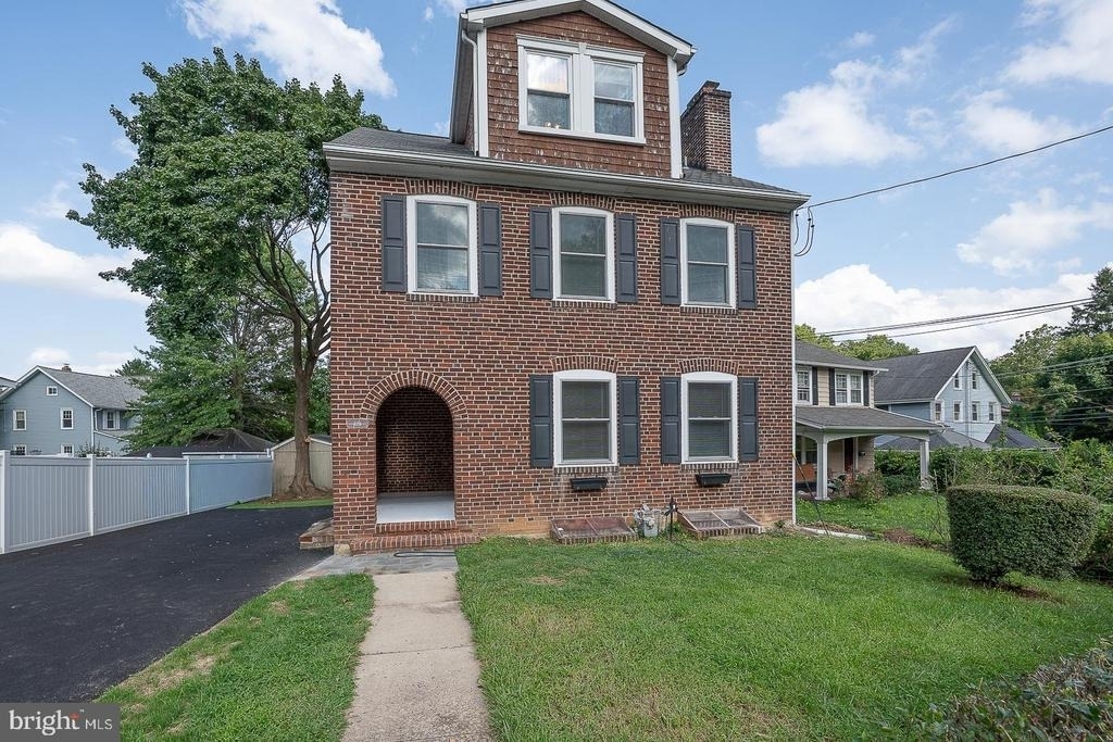 107 W Circular Avenue - Photo 2