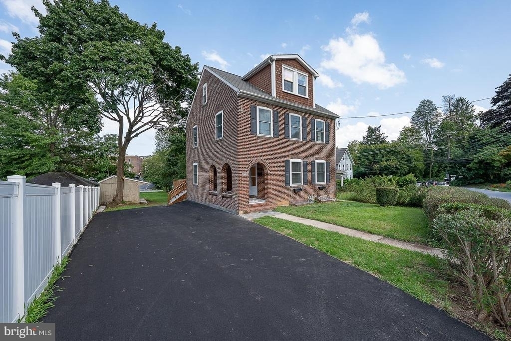 107 W Circular Avenue - Photo 0
