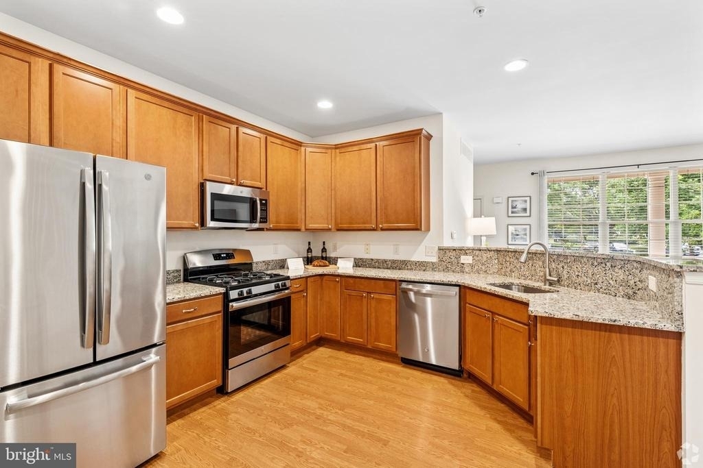 1905 Mulberry Court - Photo 2