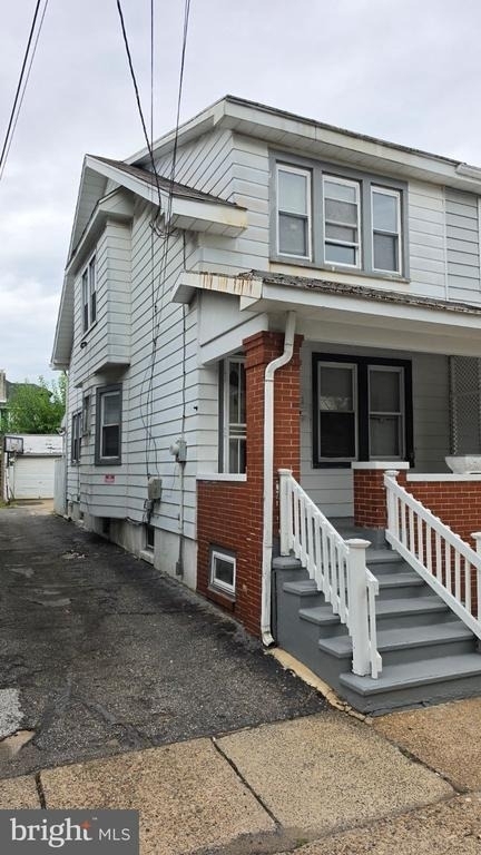 921 Revere Avenue - Photo 2