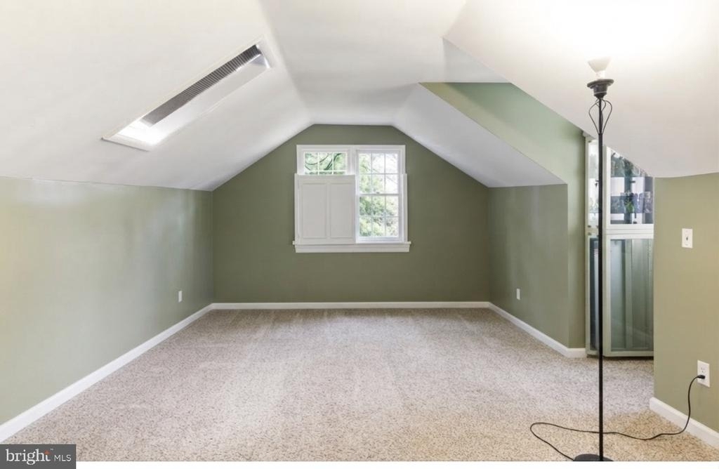 914 Schuyler Place - Photo 12
