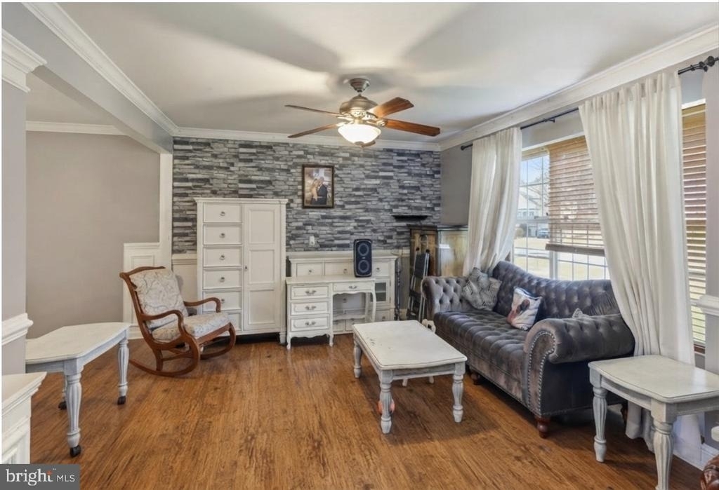 914 Schuyler Place - Photo 1