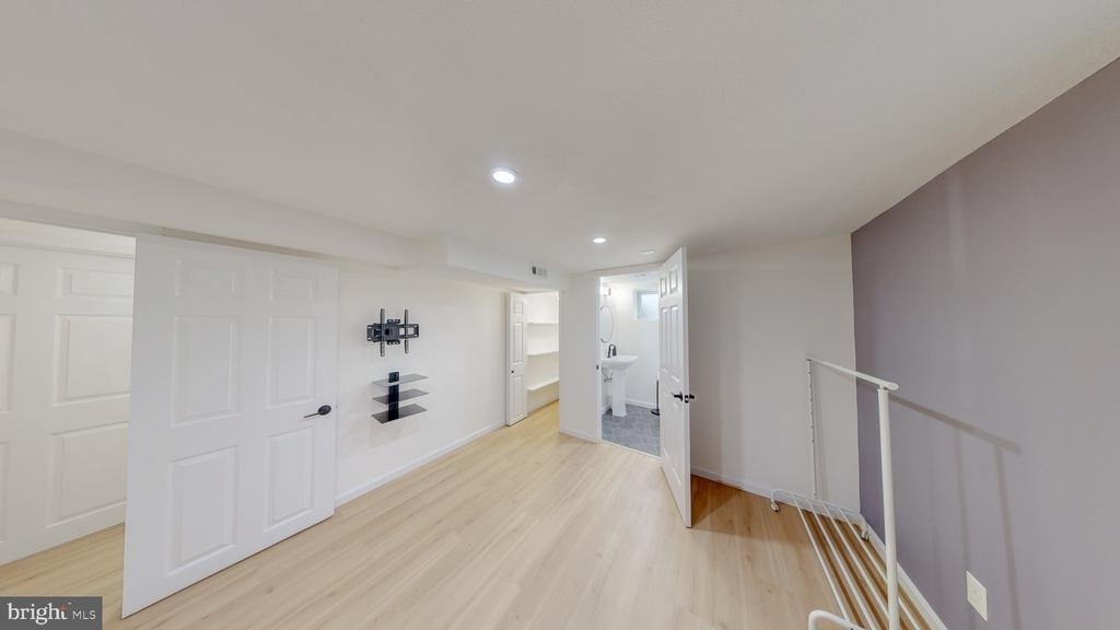 2410 Dexter Avenue - Photo 8
