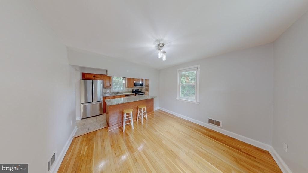 2410 Dexter Avenue - Photo 5