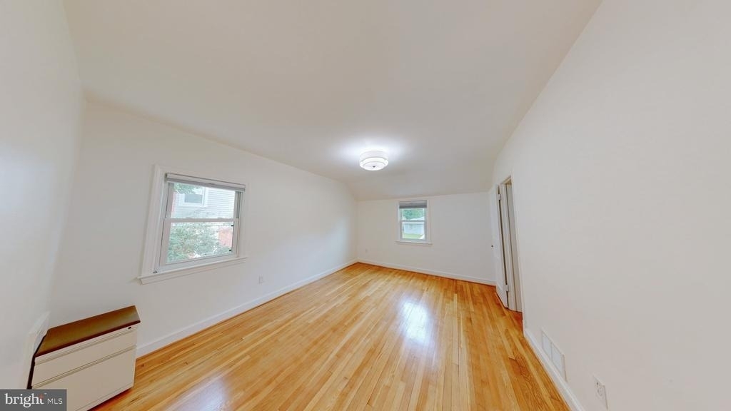 2410 Dexter Avenue - Photo 14