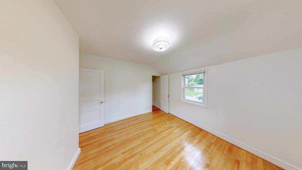 2410 Dexter Avenue - Photo 12