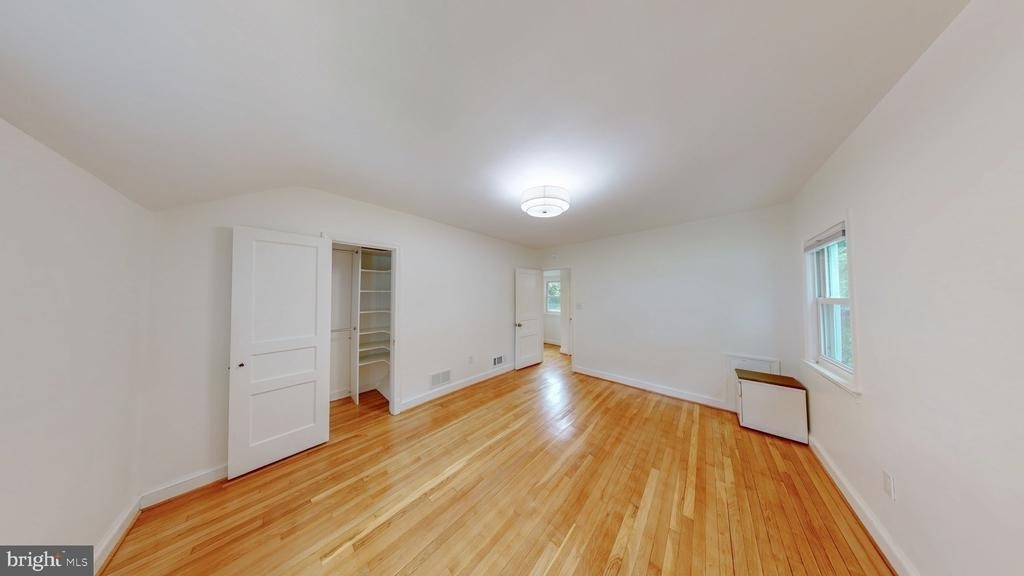 2410 Dexter Avenue - Photo 15