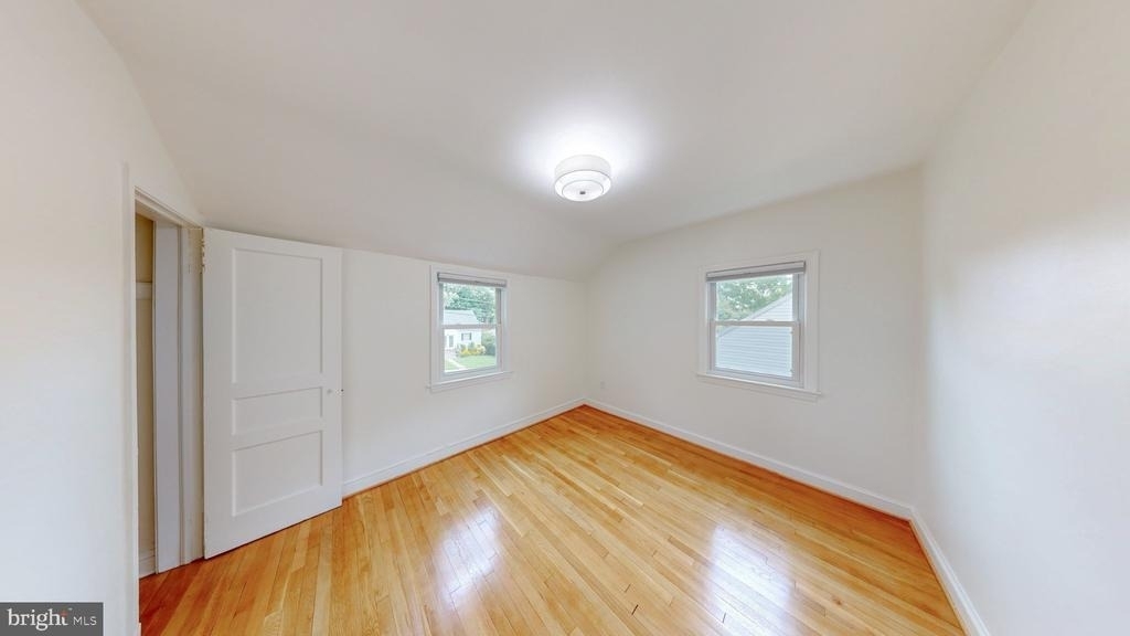 2410 Dexter Avenue - Photo 11