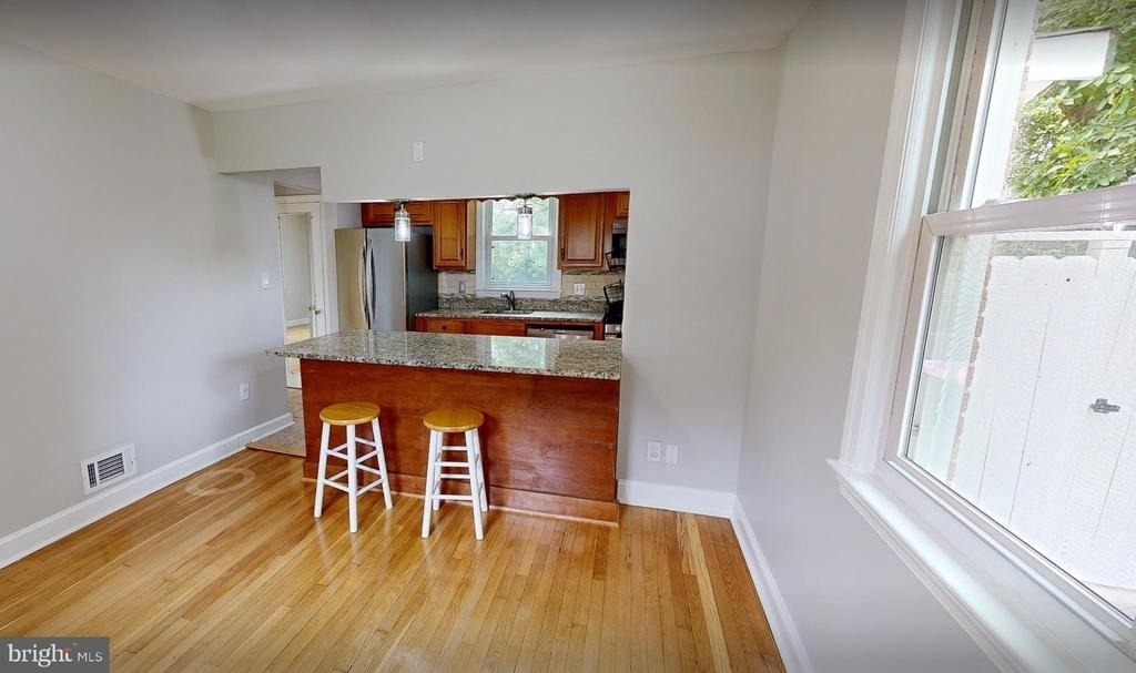 2410 Dexter Avenue - Photo 5