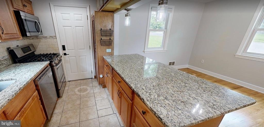 2410 Dexter Avenue - Photo 6