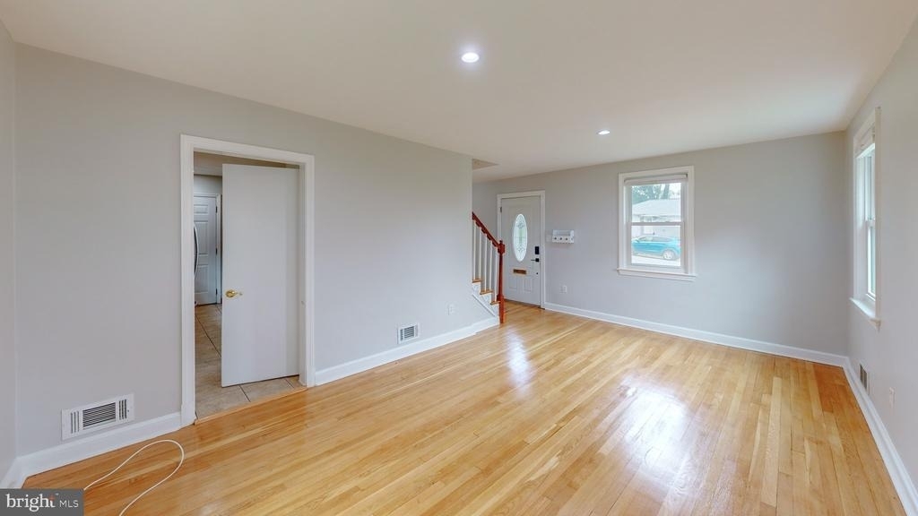 2410 Dexter Avenue - Photo 16