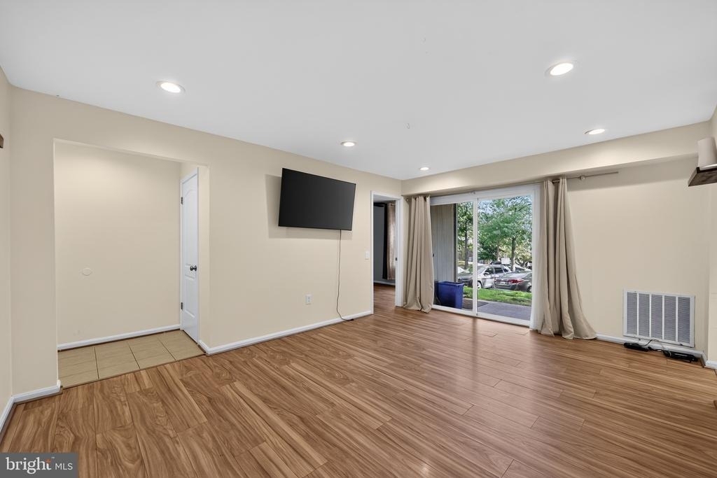 20220 Shipley Terrace - Photo 8