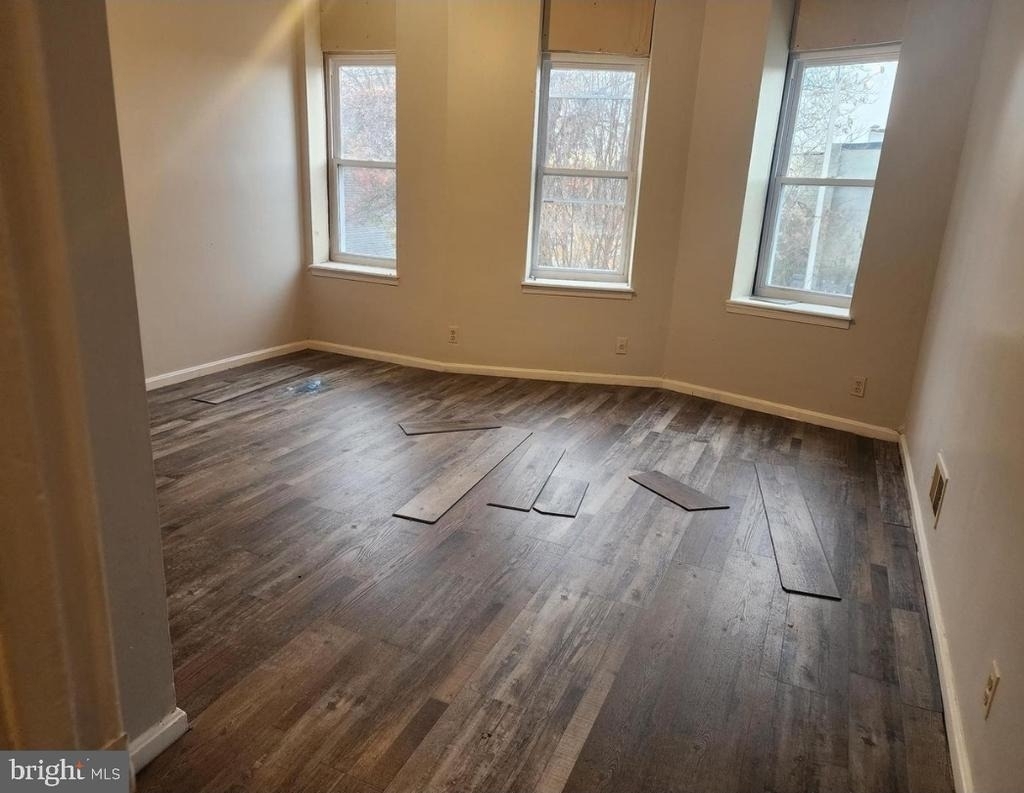2717 Greenmount Avenue - Photo 2