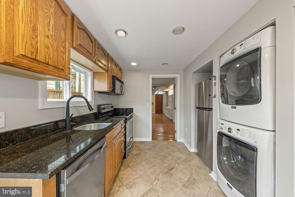 1124 C Street Ne - Photo 9