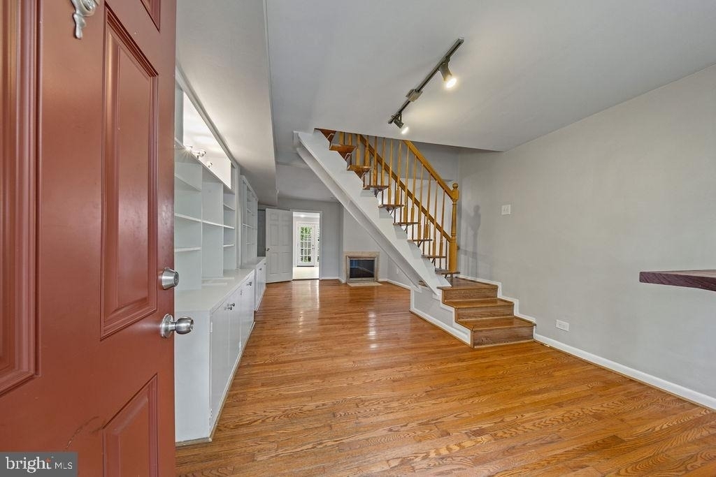 1124 C Street Ne - Photo 1