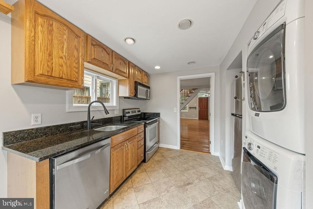 1124 C Street Ne - Photo 8