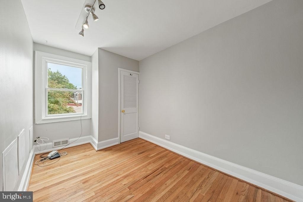 1124 C Street Ne - Photo 16