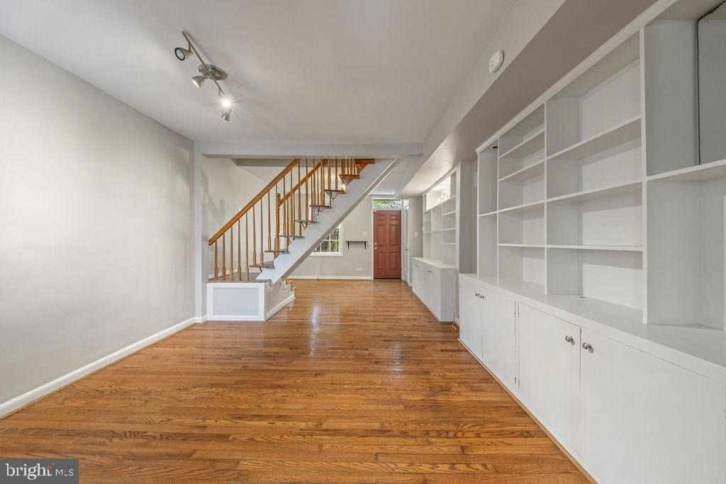 1124 C Street Ne - Photo 5