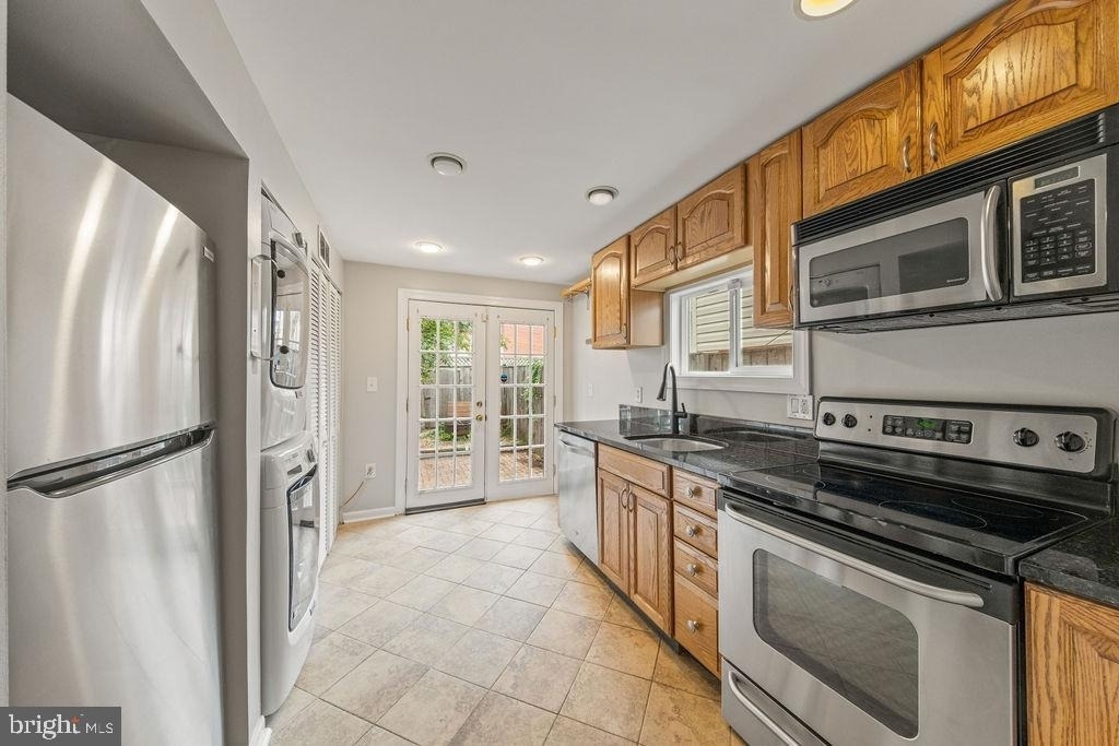1124 C Street Ne - Photo 7