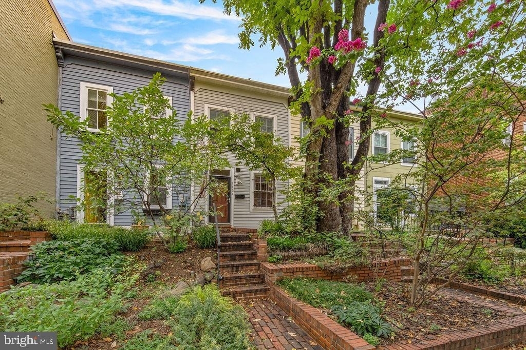 1124 C Street Ne - Photo 0