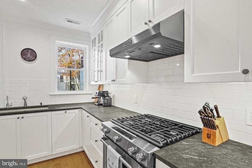 1920 35th Street Nw - Photo 4
