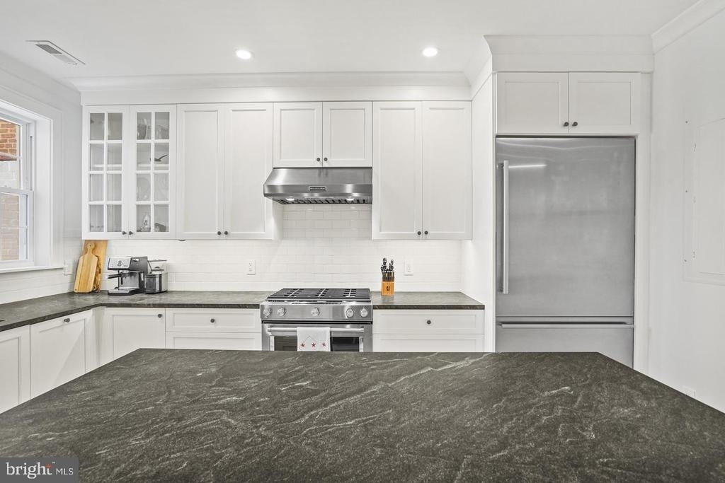 1920 35th Street Nw - Photo 2