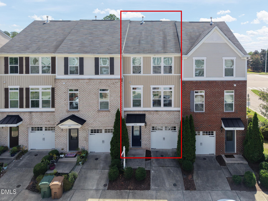 433 Berry Chase Way - Photo 0