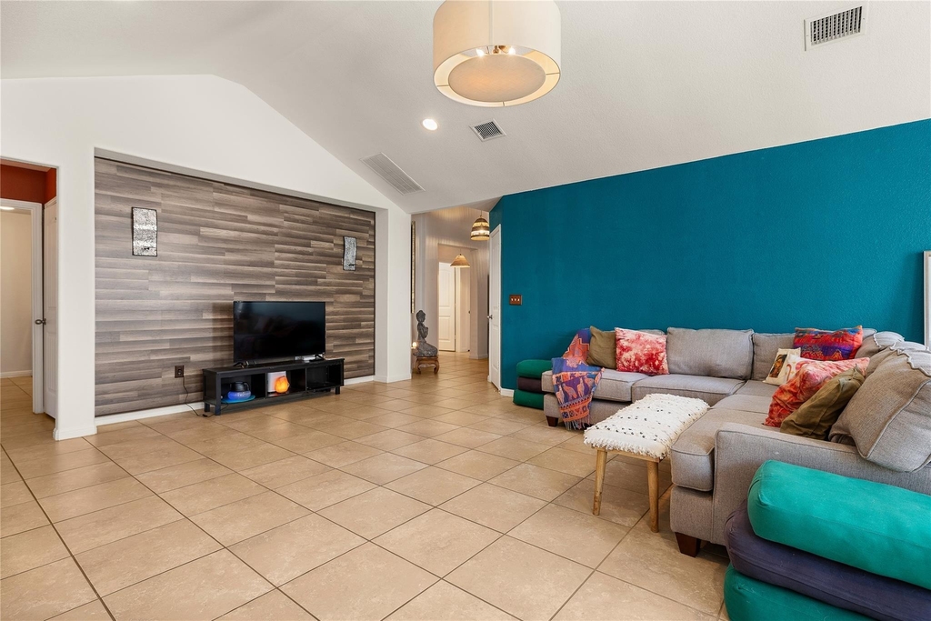 633 Schefer St - Photo 5