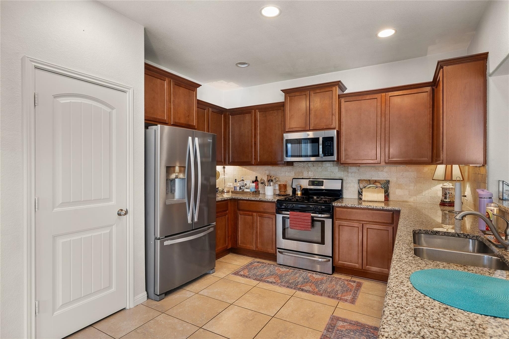 633 Schefer St - Photo 11