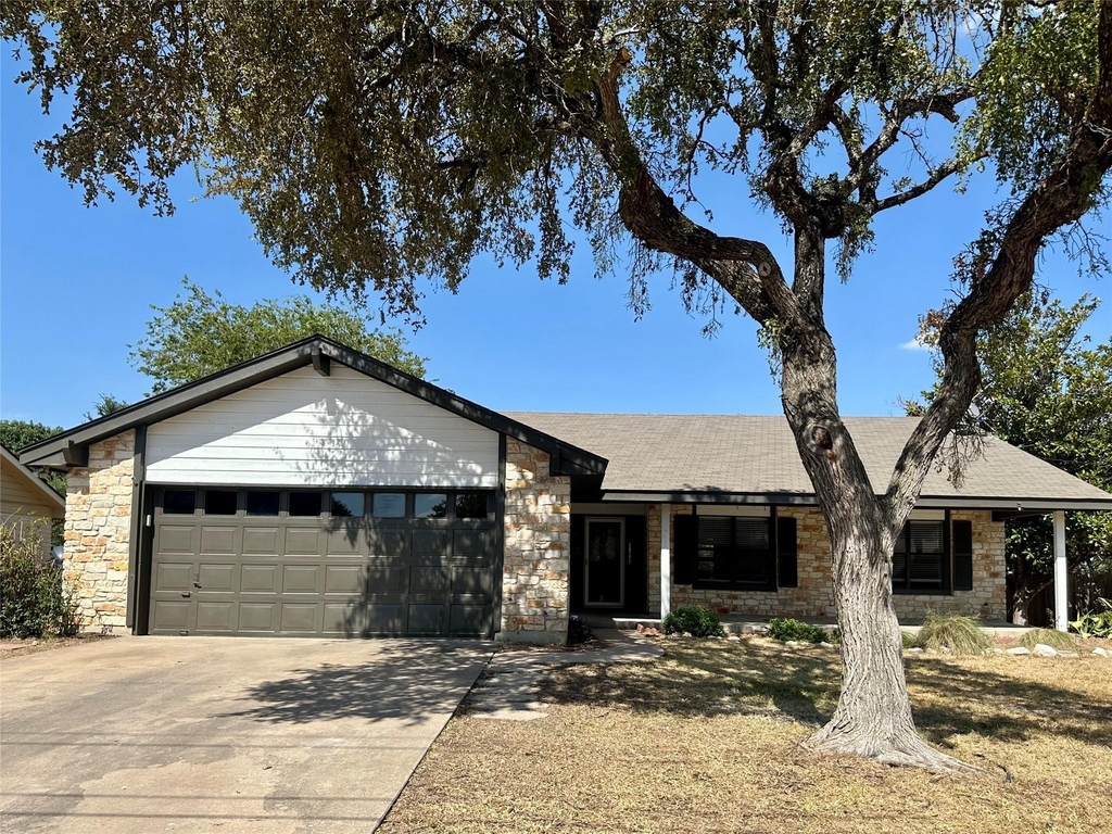 3419 Bluebonnet Trl - Photo 0